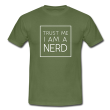 Lade das Bild in den Galerie-Viewer, Trust A Nerd T-Shirt Schwarz - Militärgrün
